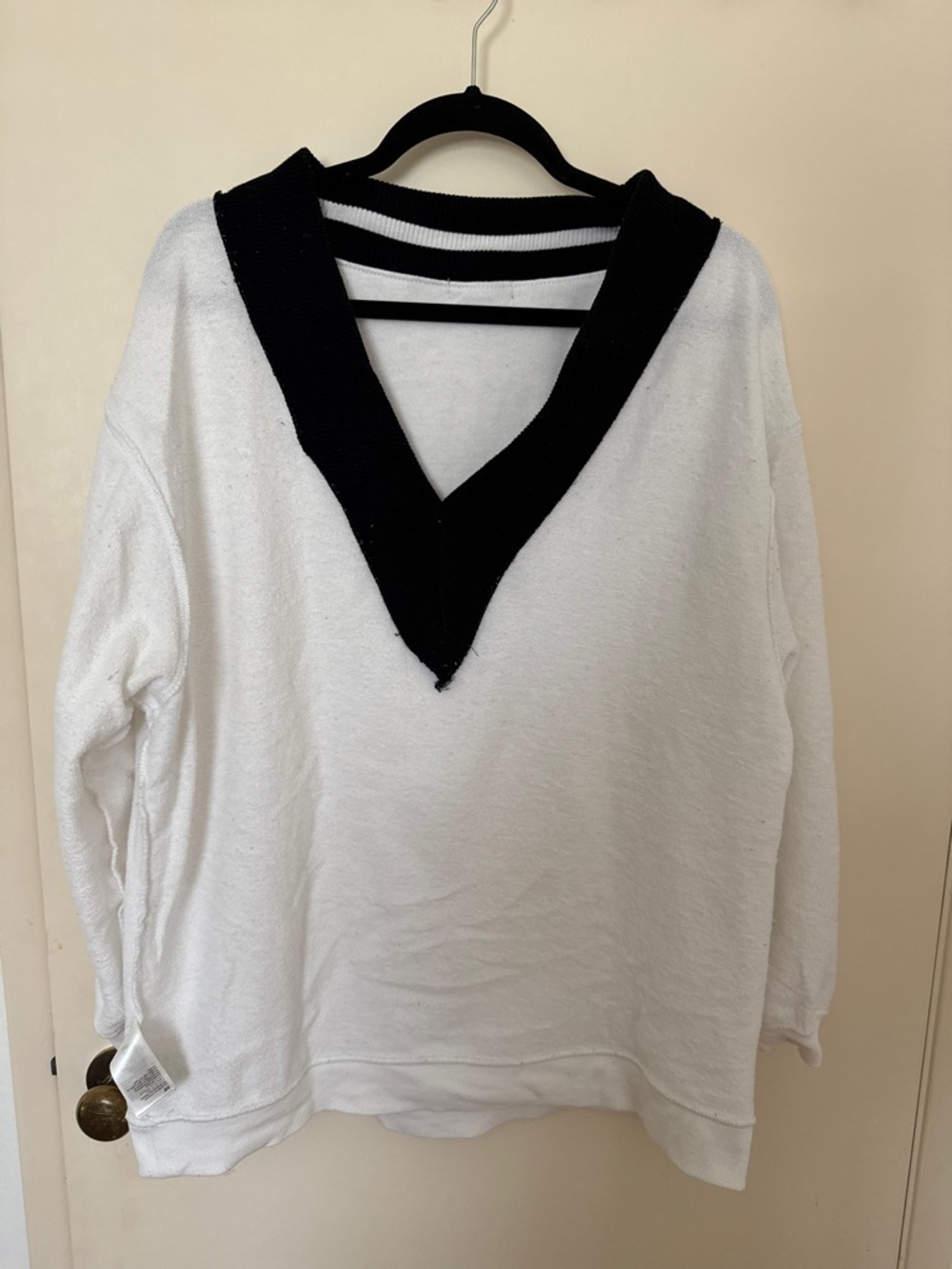 H&M black and White V-Neck sweater - Picture 5 of 7